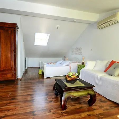 Stanley Vintage Guest house 4*